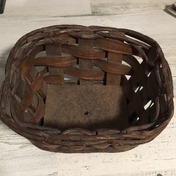 Heavy wooden bottom small brown basket with hole in bottom of wood. - Picture 1 of 7